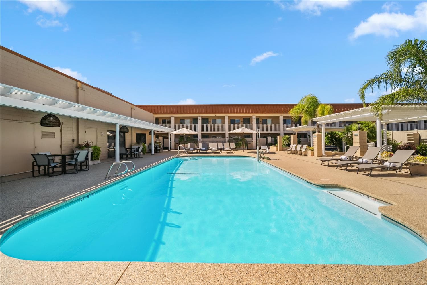 Best Western Plus Hilltop Inn 3