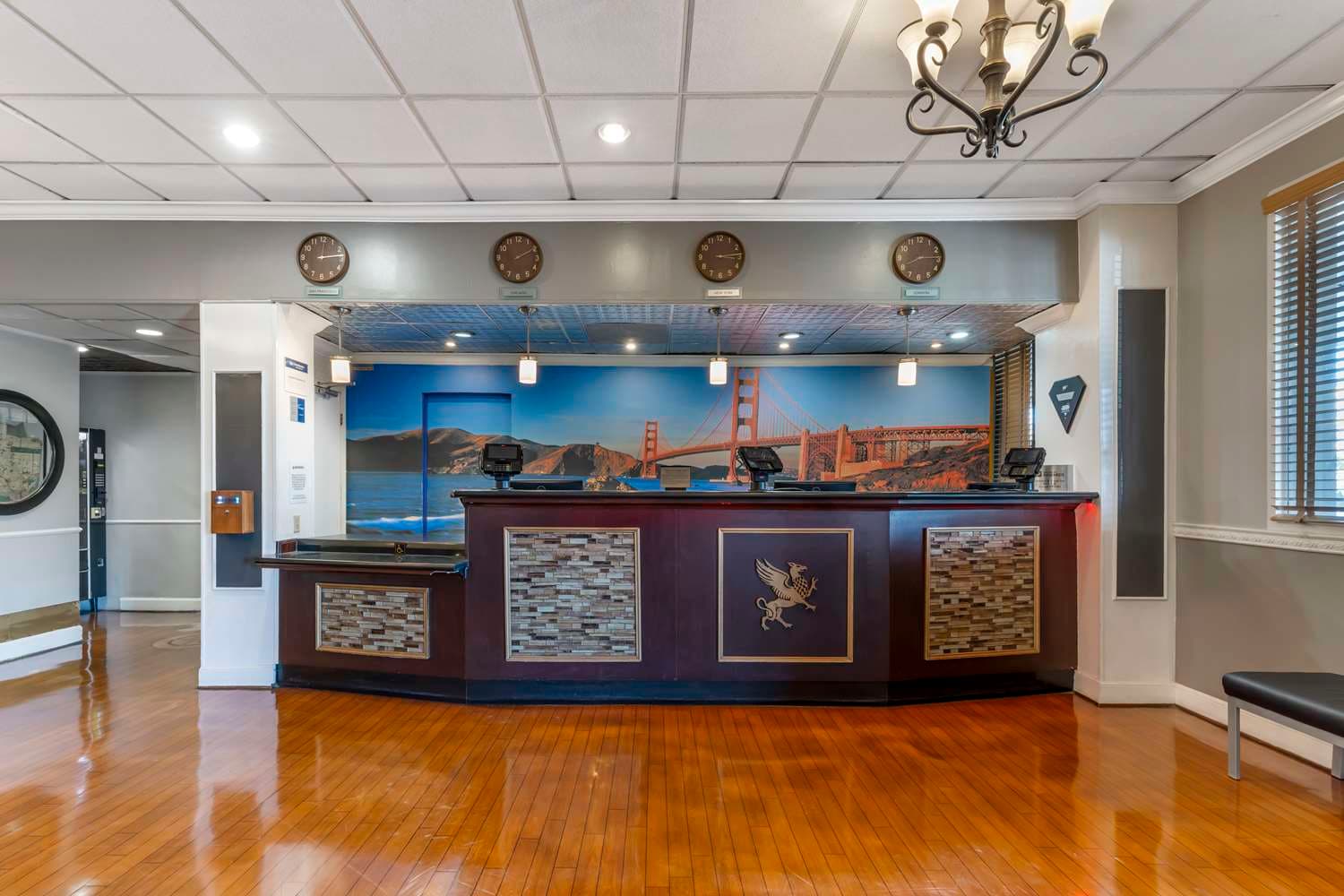Best Western Plus Grosvenor Airport Hotel 3