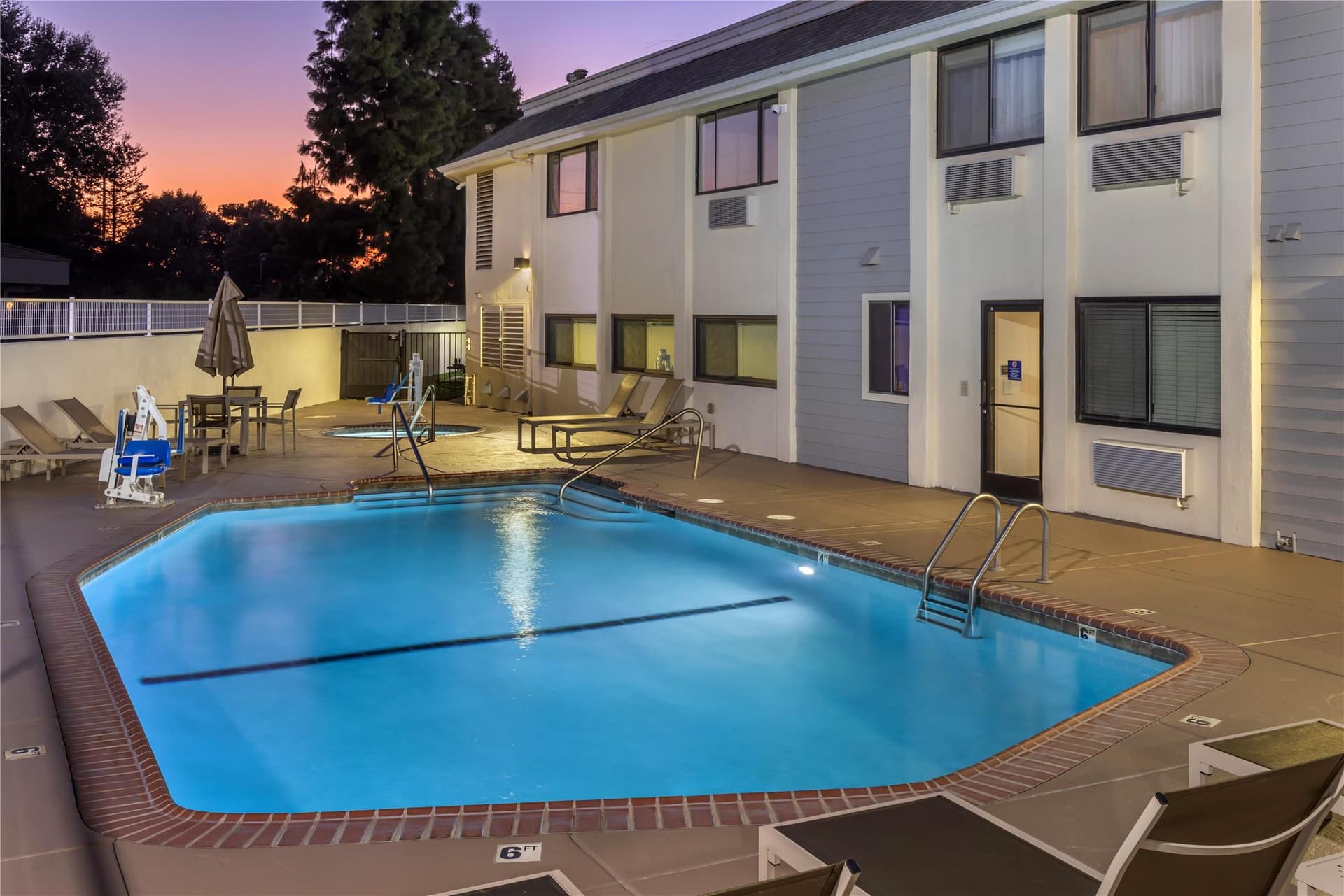 Best Western Town & Country Lodge 3