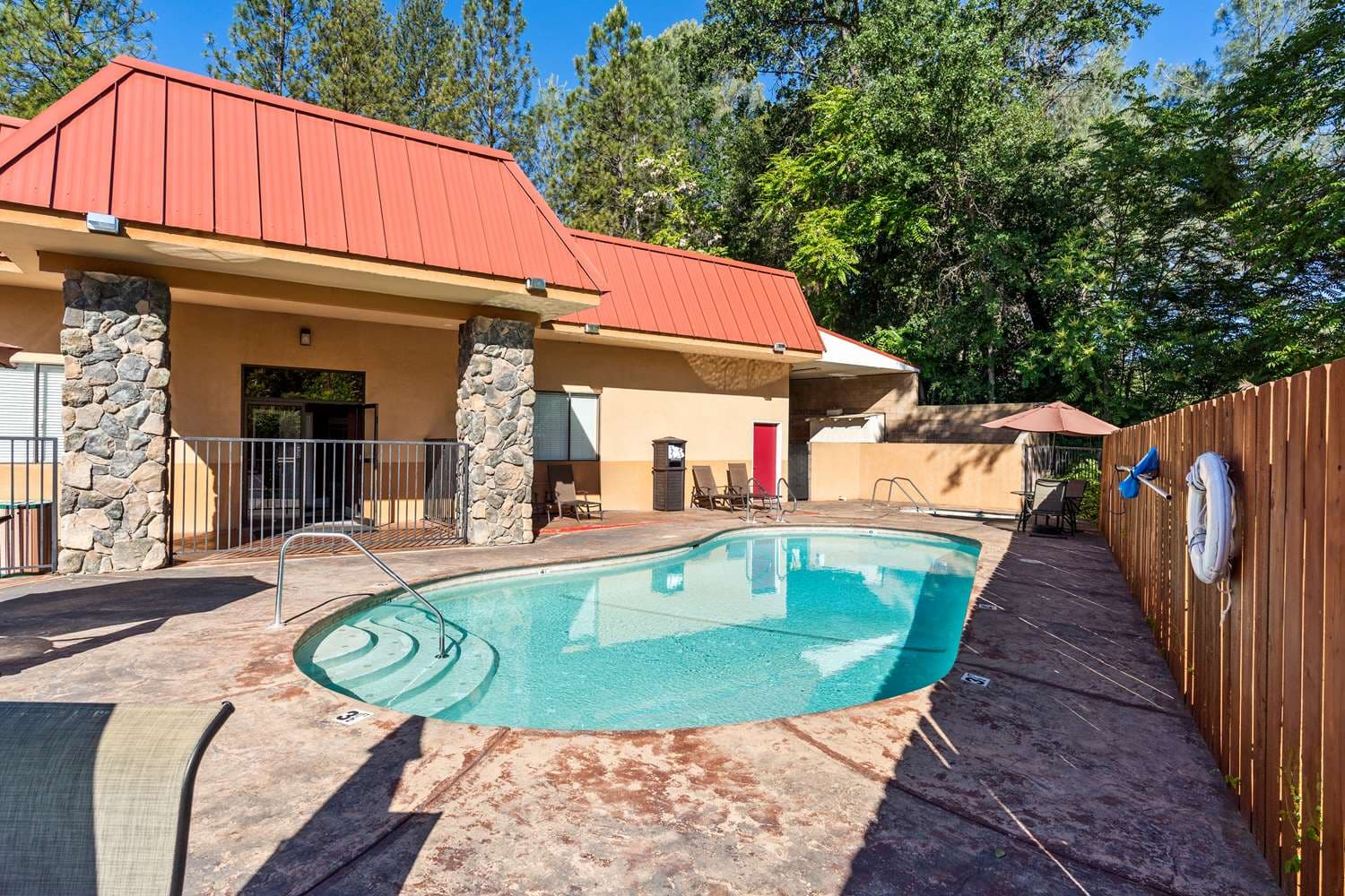 Best Western Plus Yosemite Way Station Motel 2