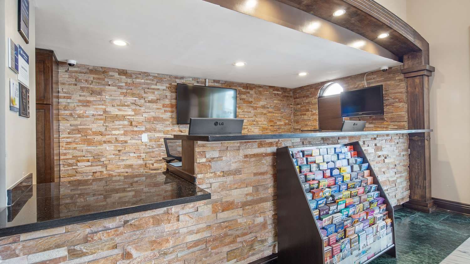 Best Western Pasadena Royale Inn & Suites 2