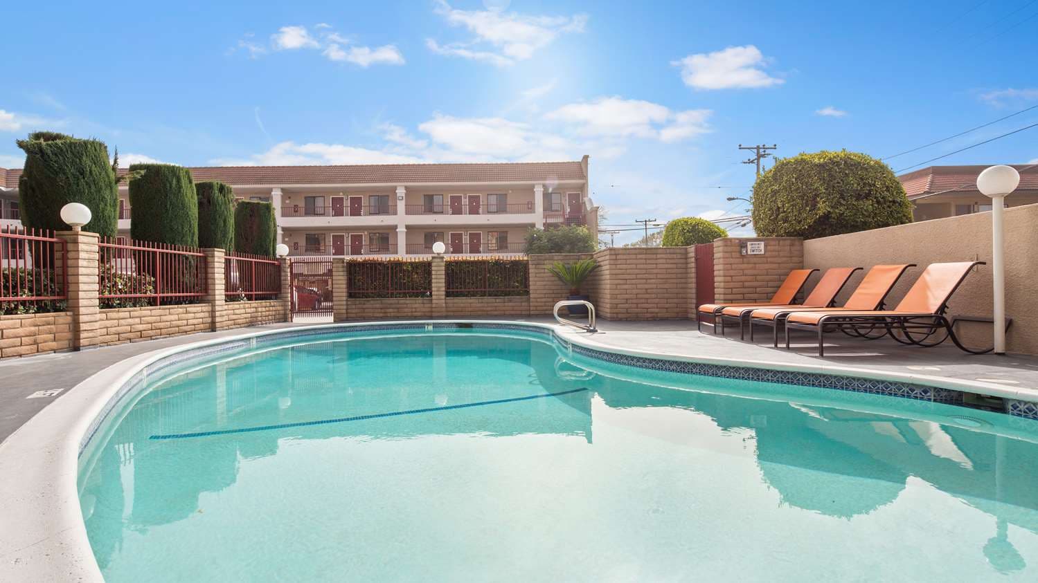 Best Western Pasadena Royale Inn & Suites 3