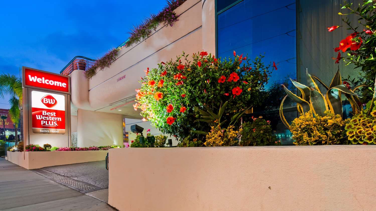 Best Western Plus Suites Hotel - LAX Airport LA Stadium 2