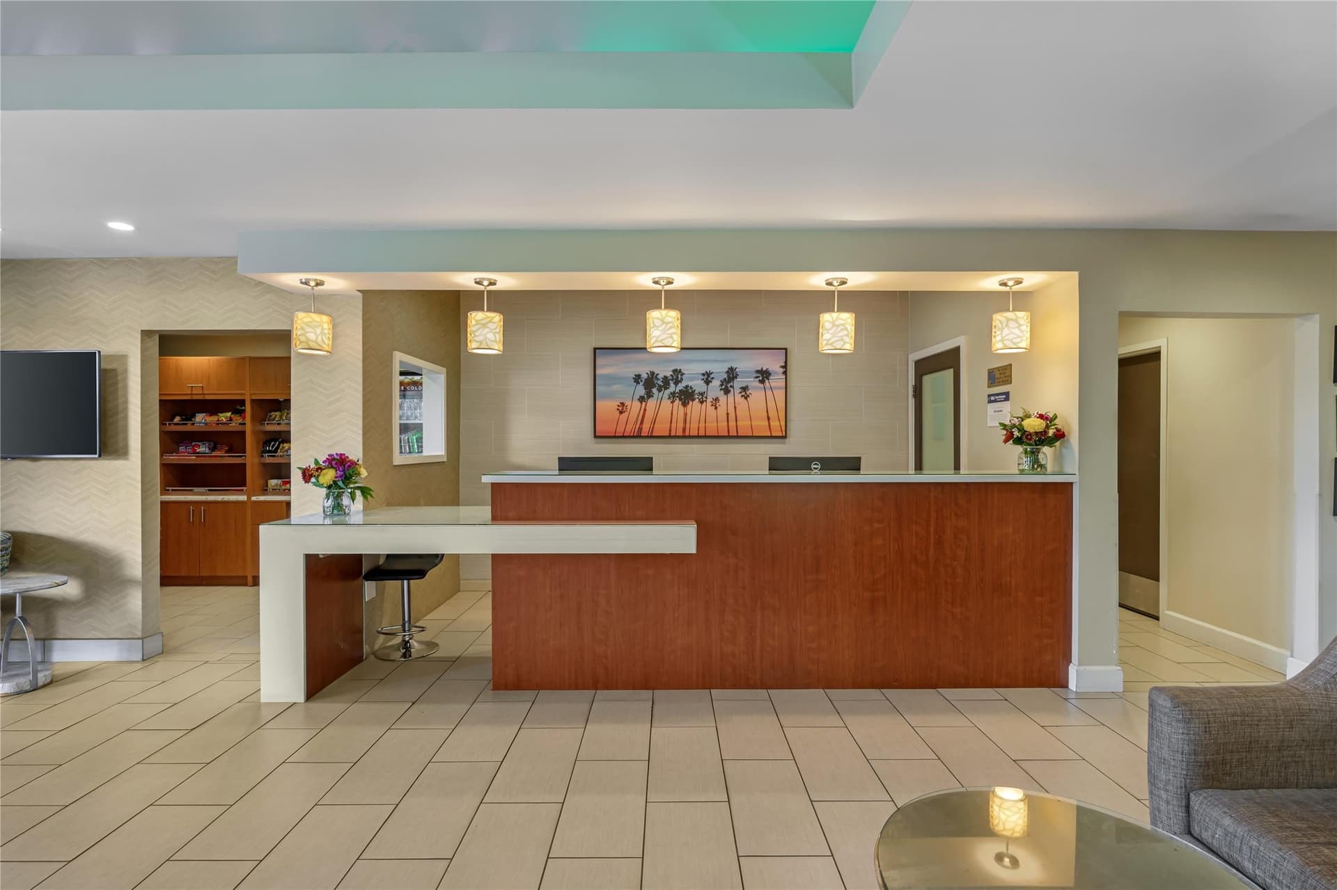 Best Western Plus South Coast Inn 3