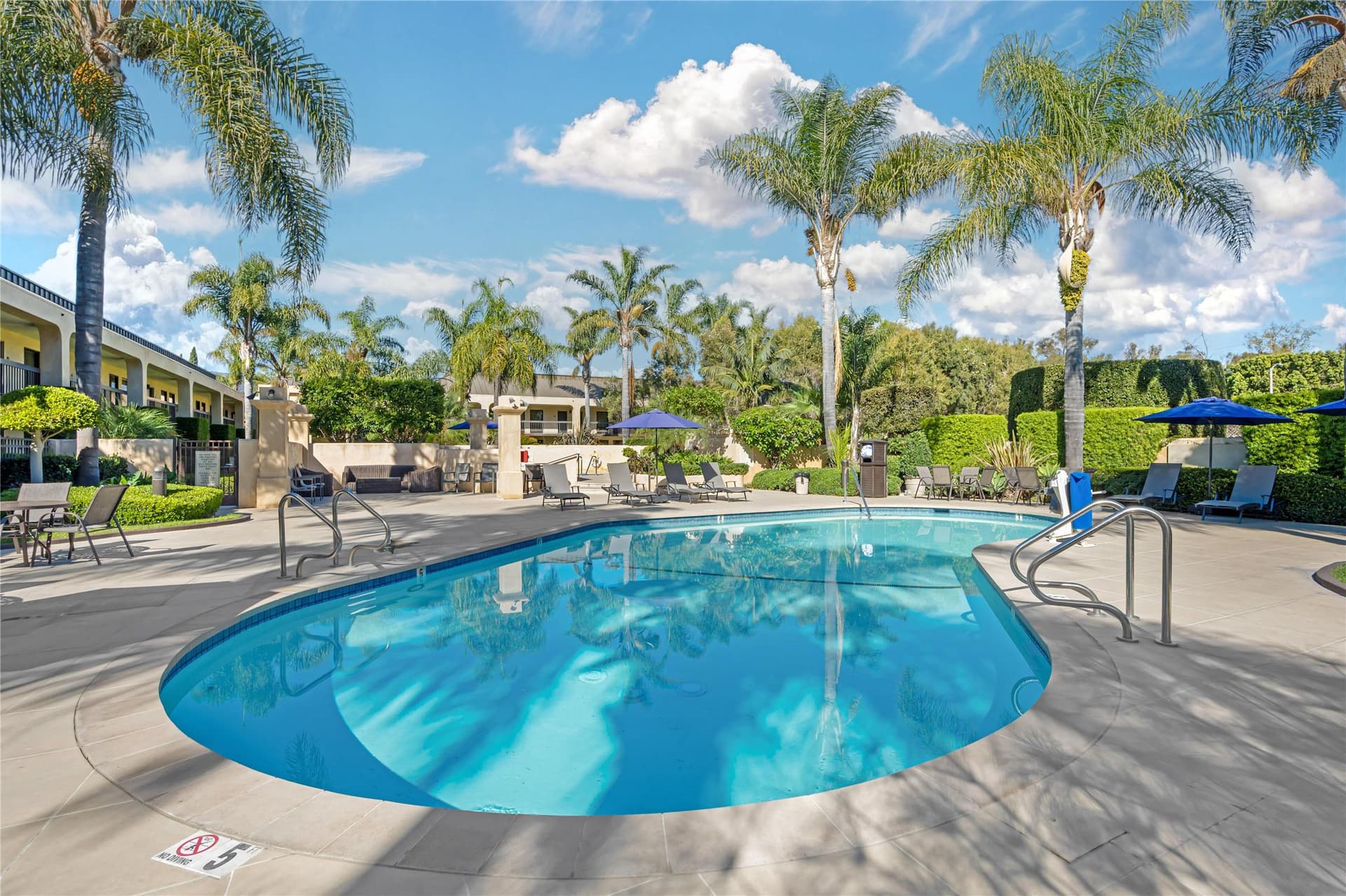 Best Western Plus South Coast Inn 4
