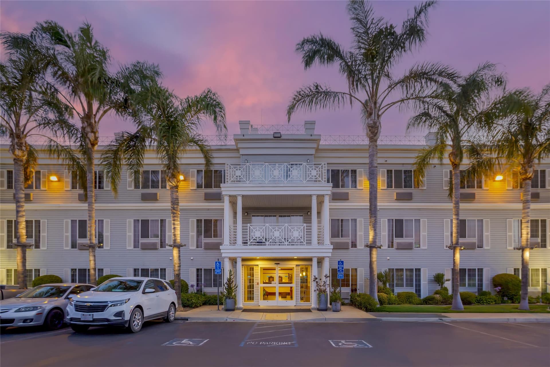 Best Western Luxury Inn