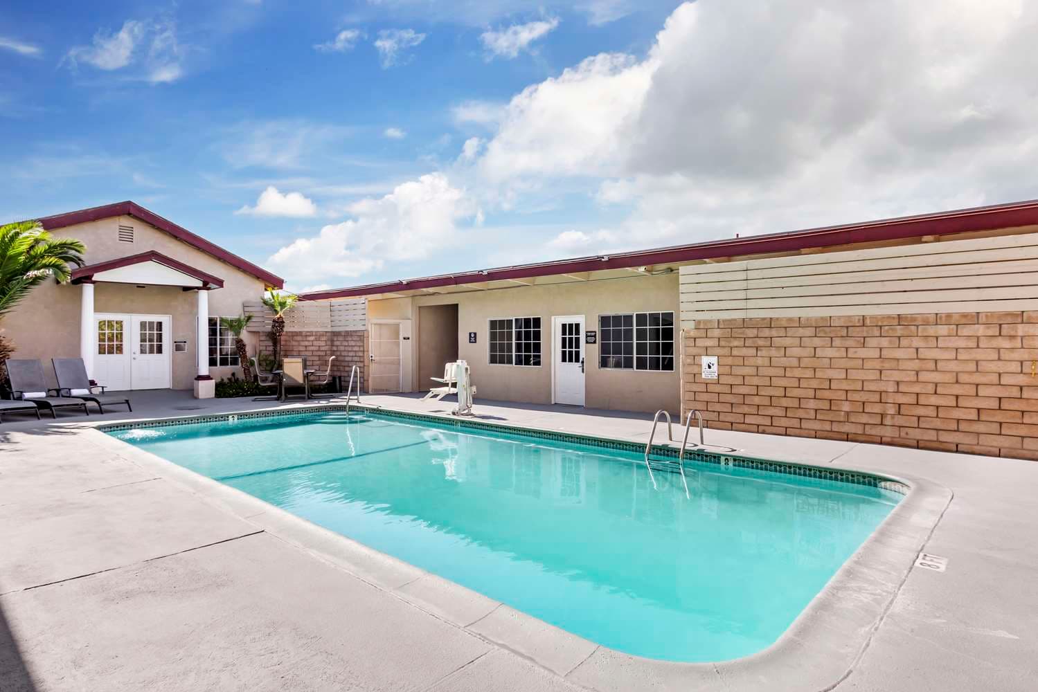 Best Western China Lake Inn 2