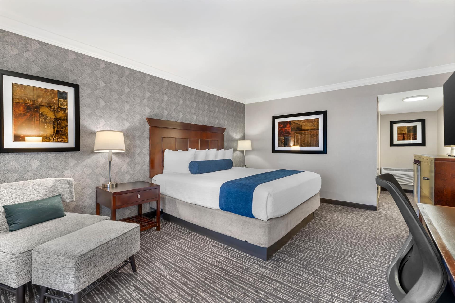 Best Western Plus Carriage Inn 3