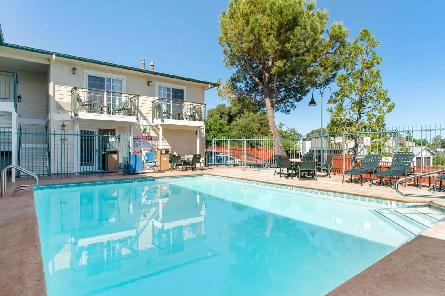 Best Western Cedar Inn & Suites 3