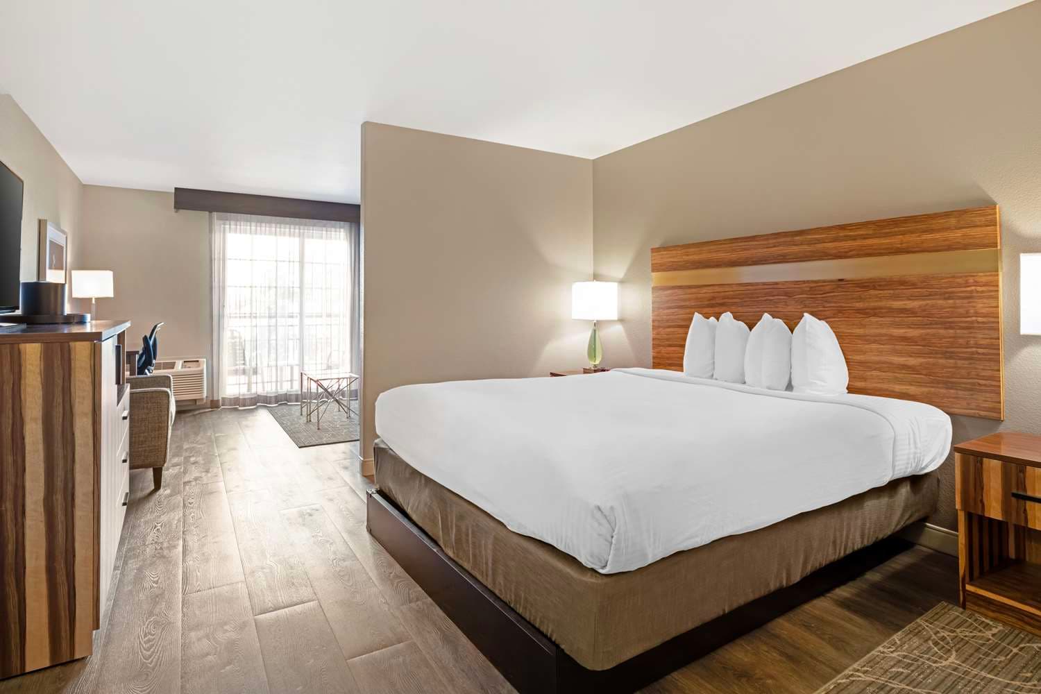 Best Western Cedar Inn & Suites