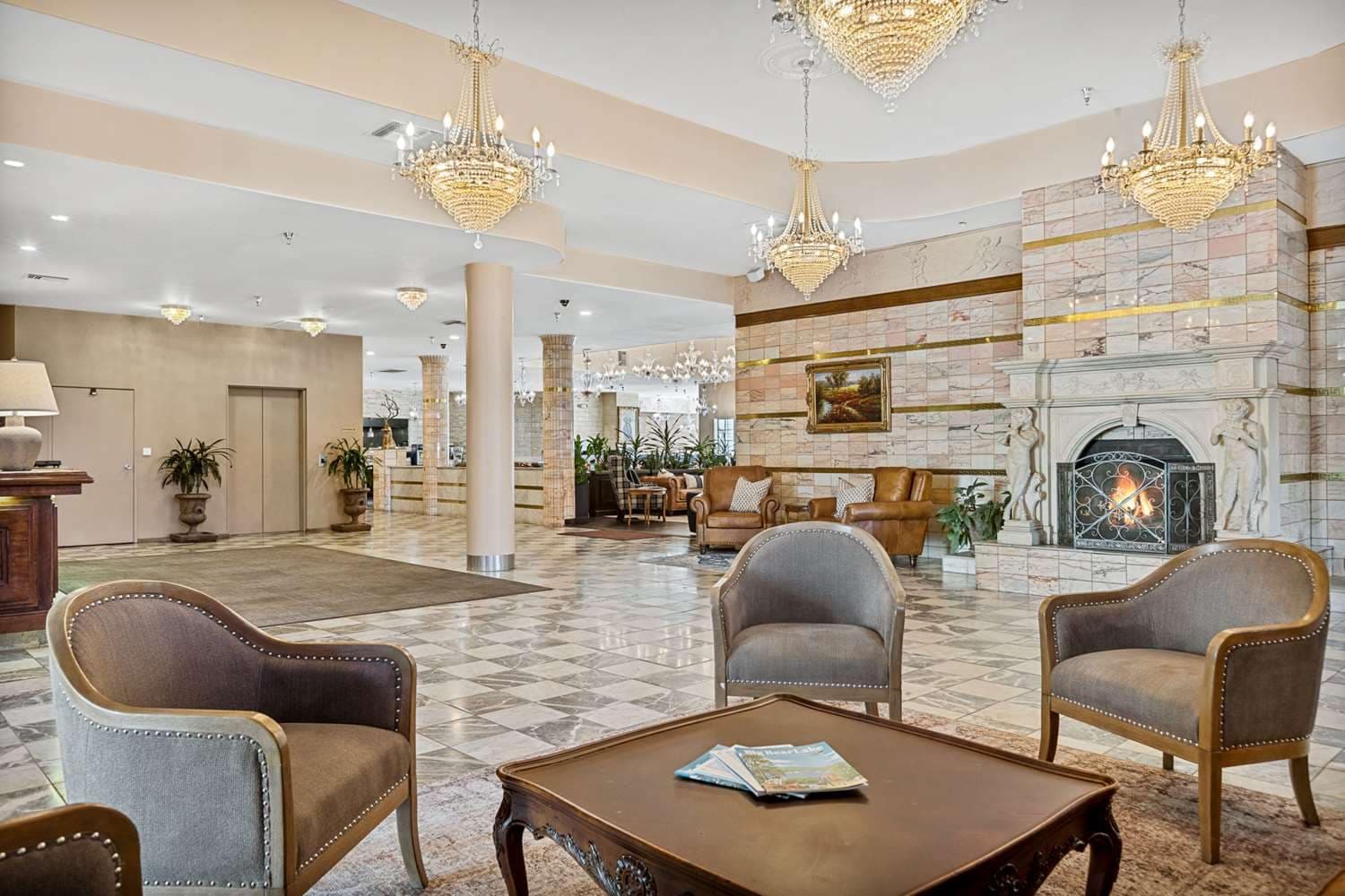 Chateau Big Bear Boutique Hotel, BW Signature Collection 5
