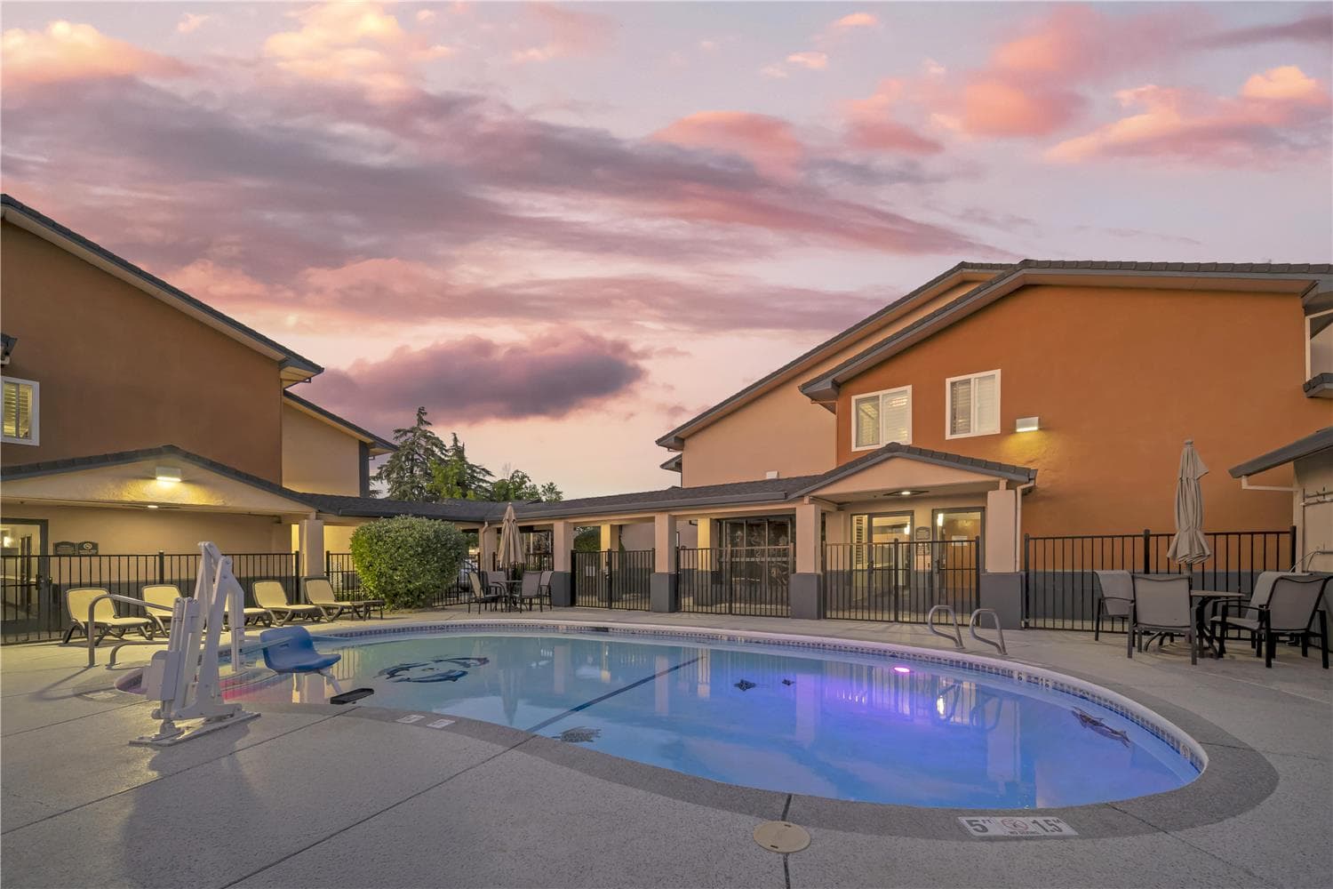 Best Western Antelope Inn & Suites