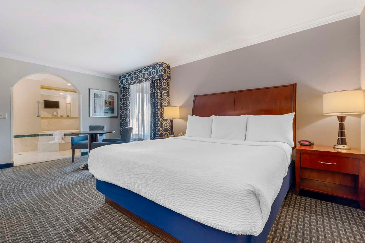 Best Western Plus Marina Shores Hotel