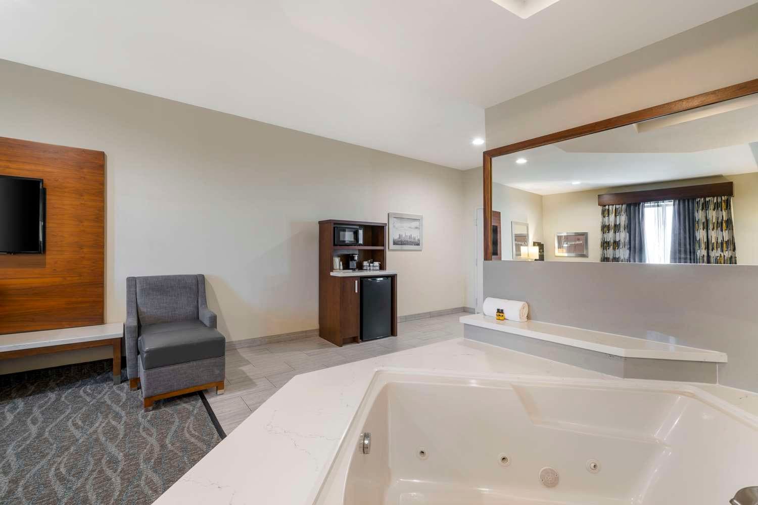 Best Western Plus Gardena Inn & Suites 5