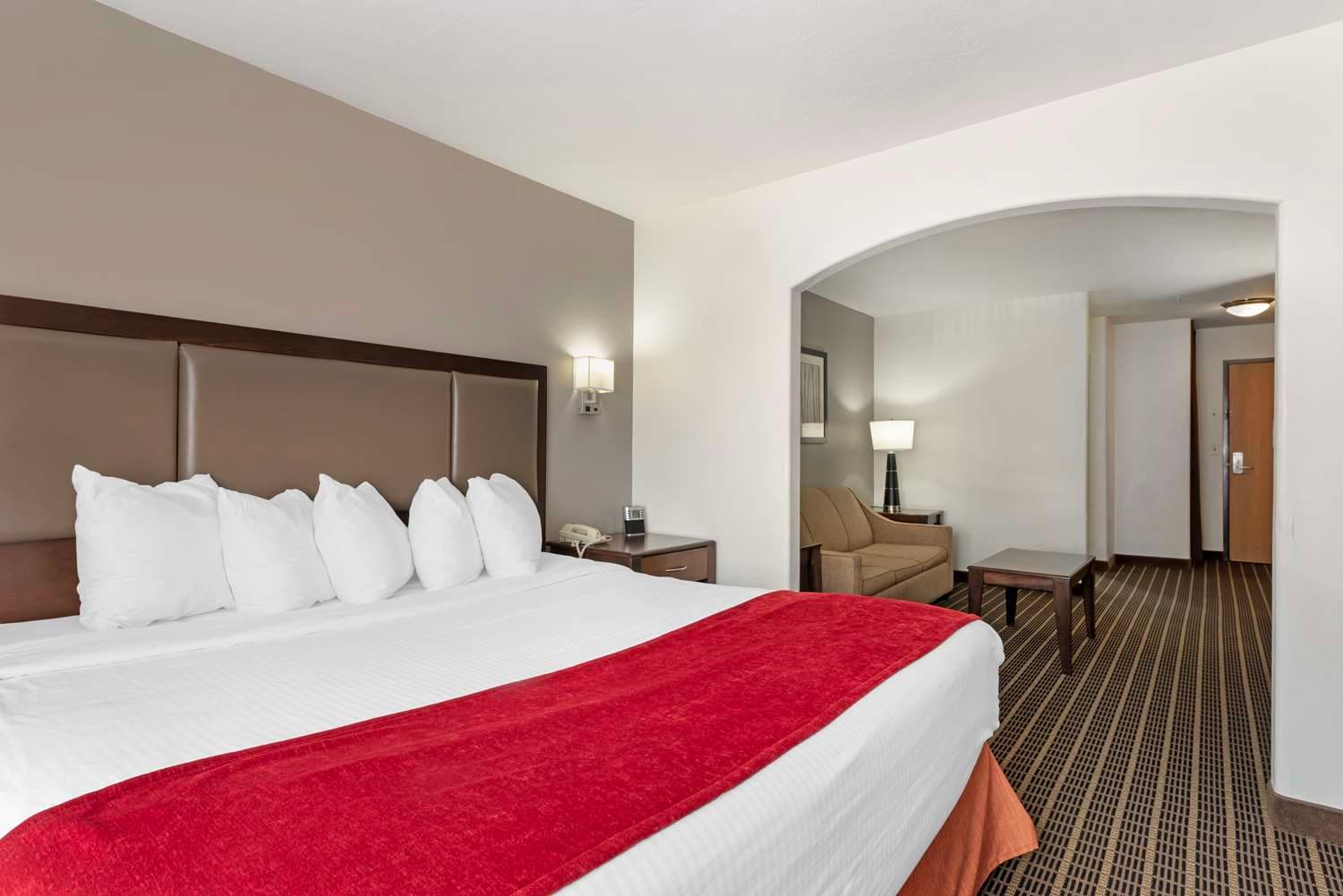 Best Western Plus Eagleridge Inn & Suites