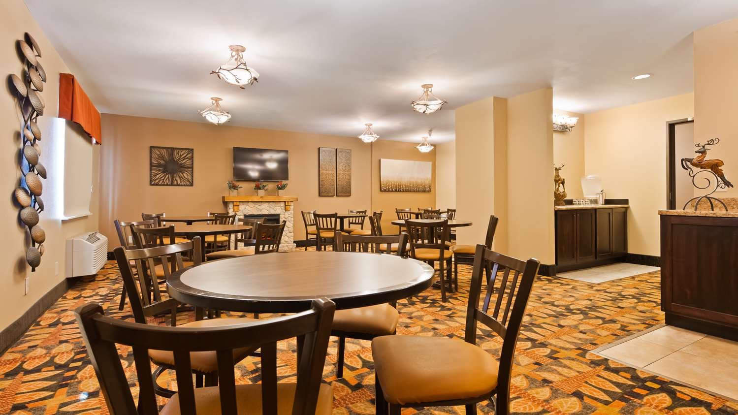 Best Western Plus Deer Park Hotel & Suites 5