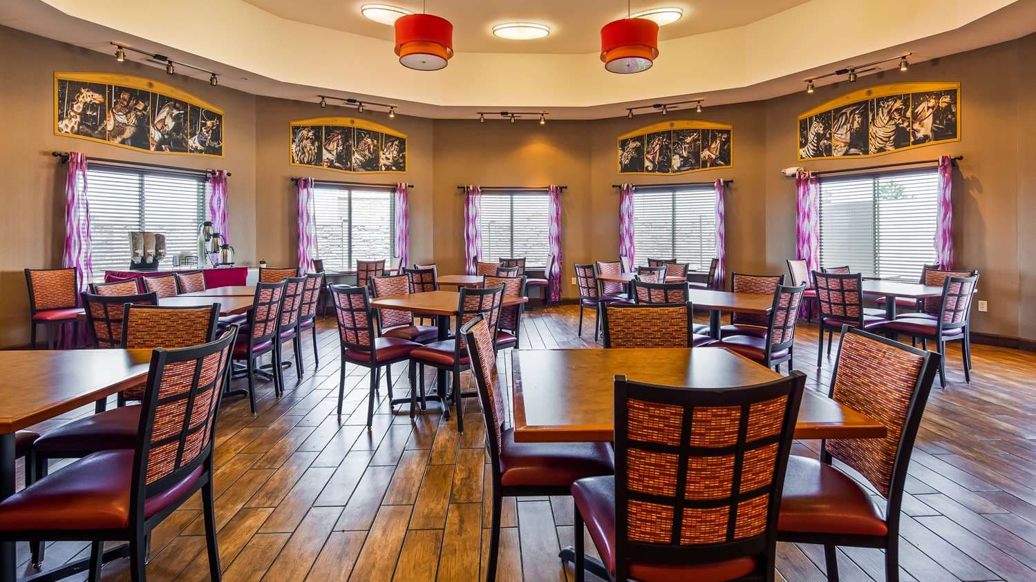 Best Western Plus Carousel Inn & Suites 5