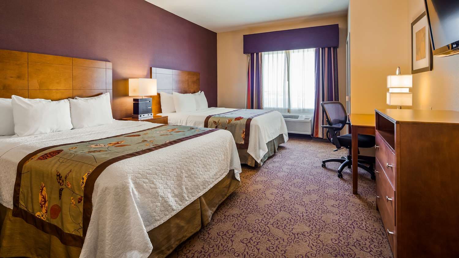 Best Western Plus Carousel Inn & Suites 4