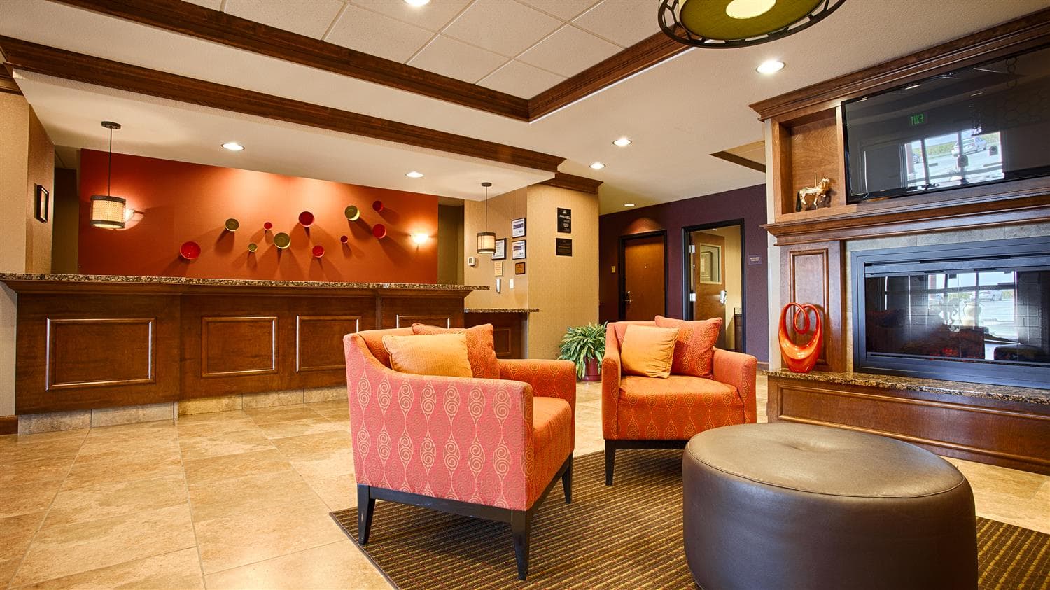 Best Western Plus Carousel Inn & Suites 2