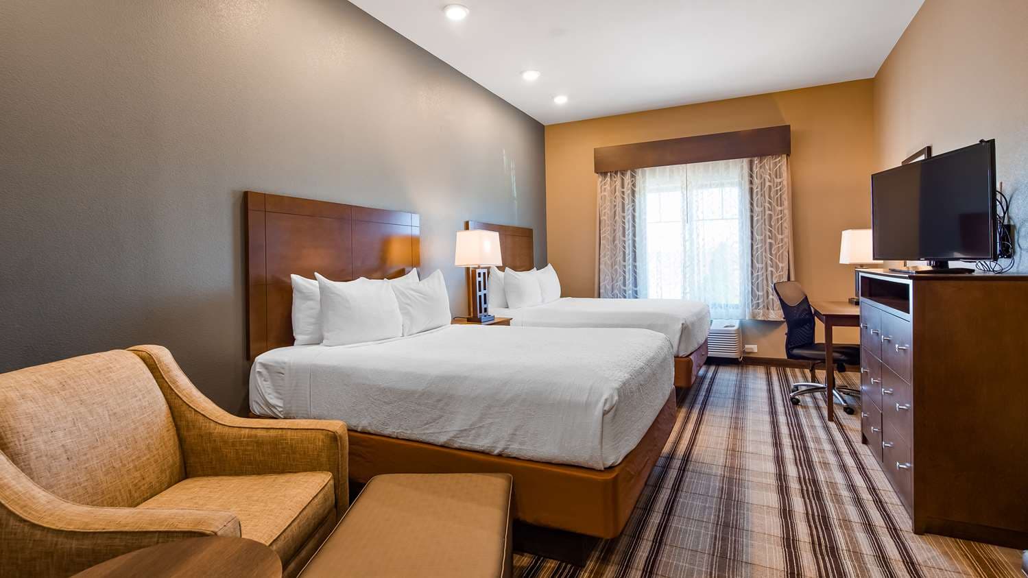 Best Western Plus Overland Inn 4
