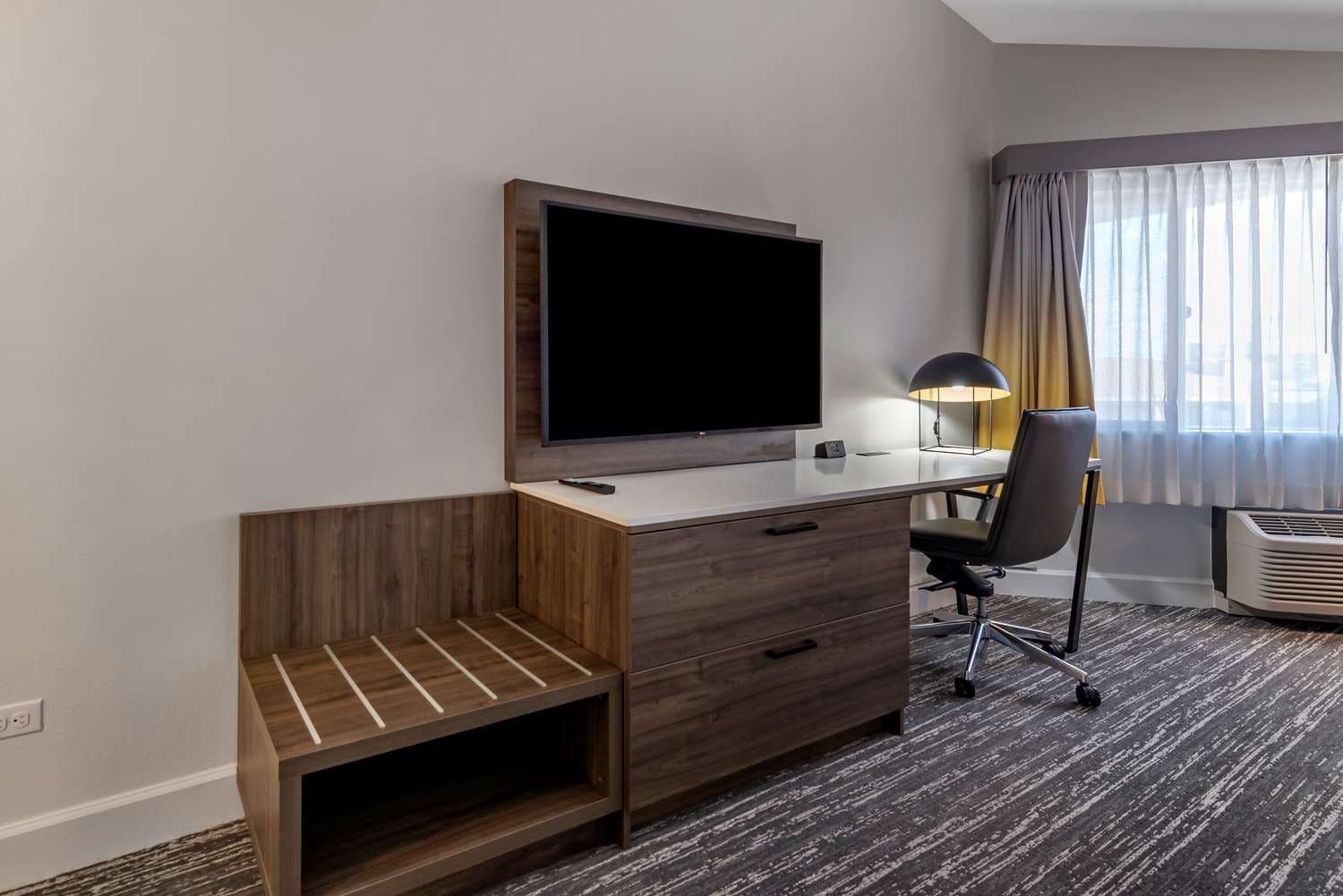 Best Western Premier Denver East 4