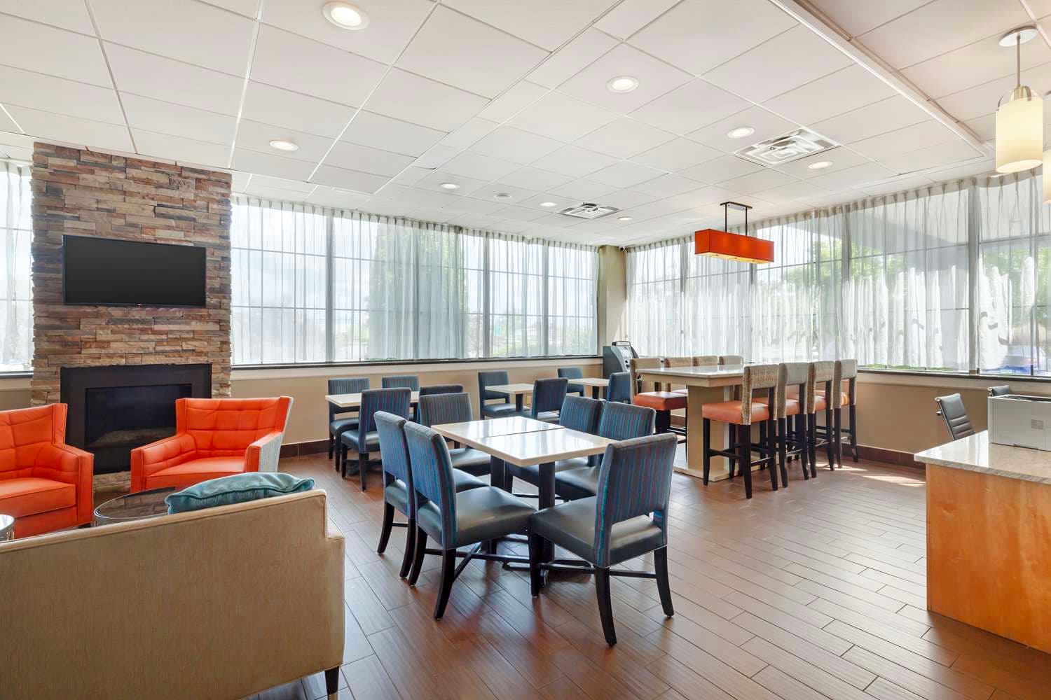 Best Western Hartford Hotel & Suites 4