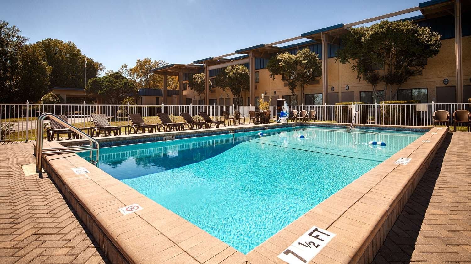 Best Western Crossroads Inn 2