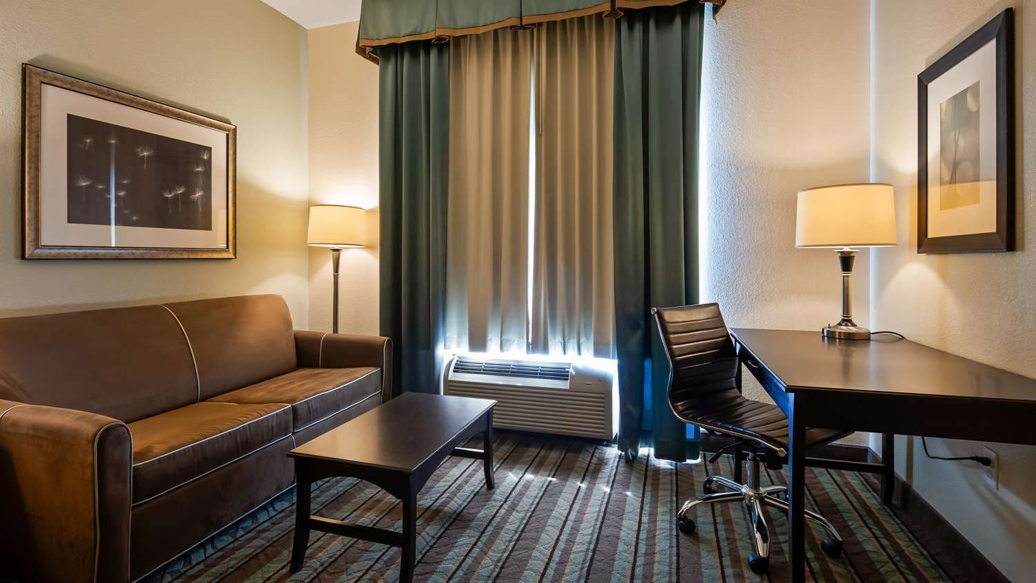 Best Western Plus Chain of Lakes Inn & Suites 4