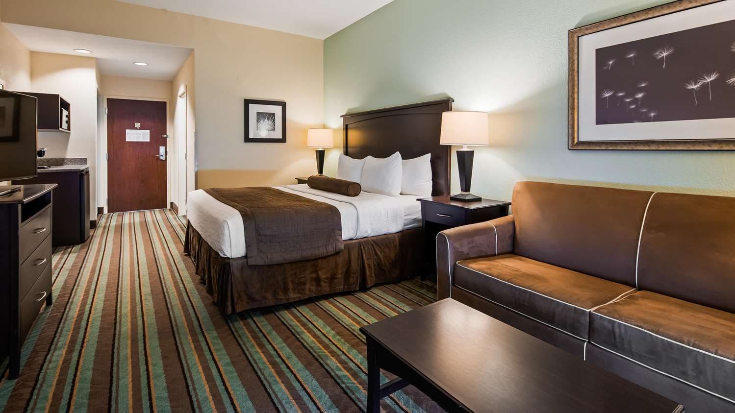 Best Western Plus Chain of Lakes Inn & Suites 5