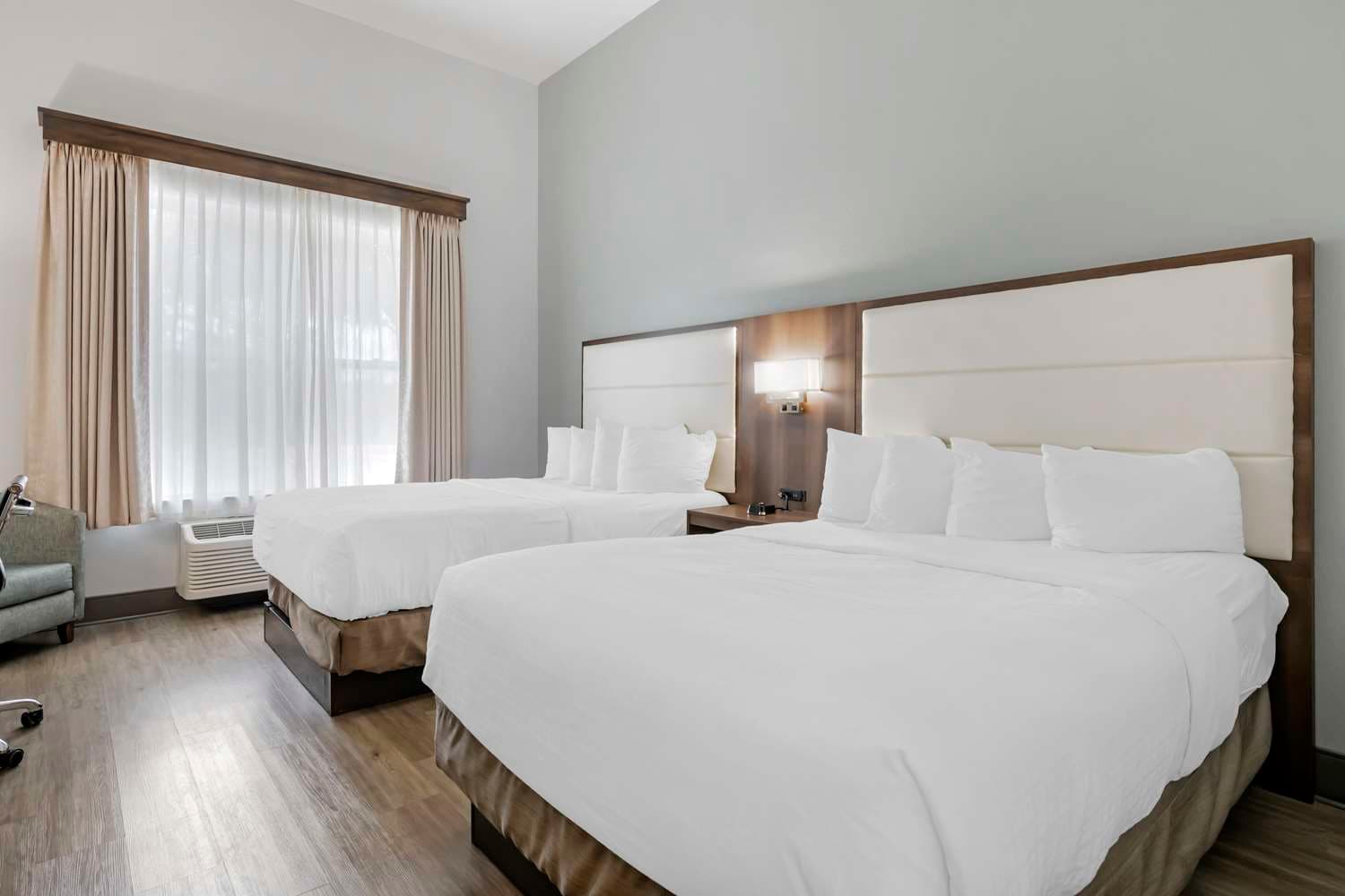 Best Western Plus First Coast Inn & Suites 4