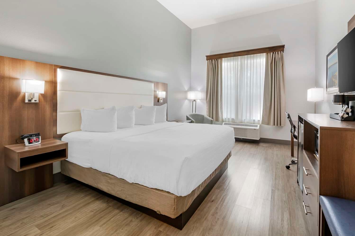Best Western Plus First Coast Inn & Suites