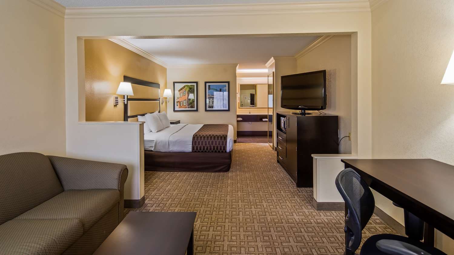 Best Western Inn & Suites 5