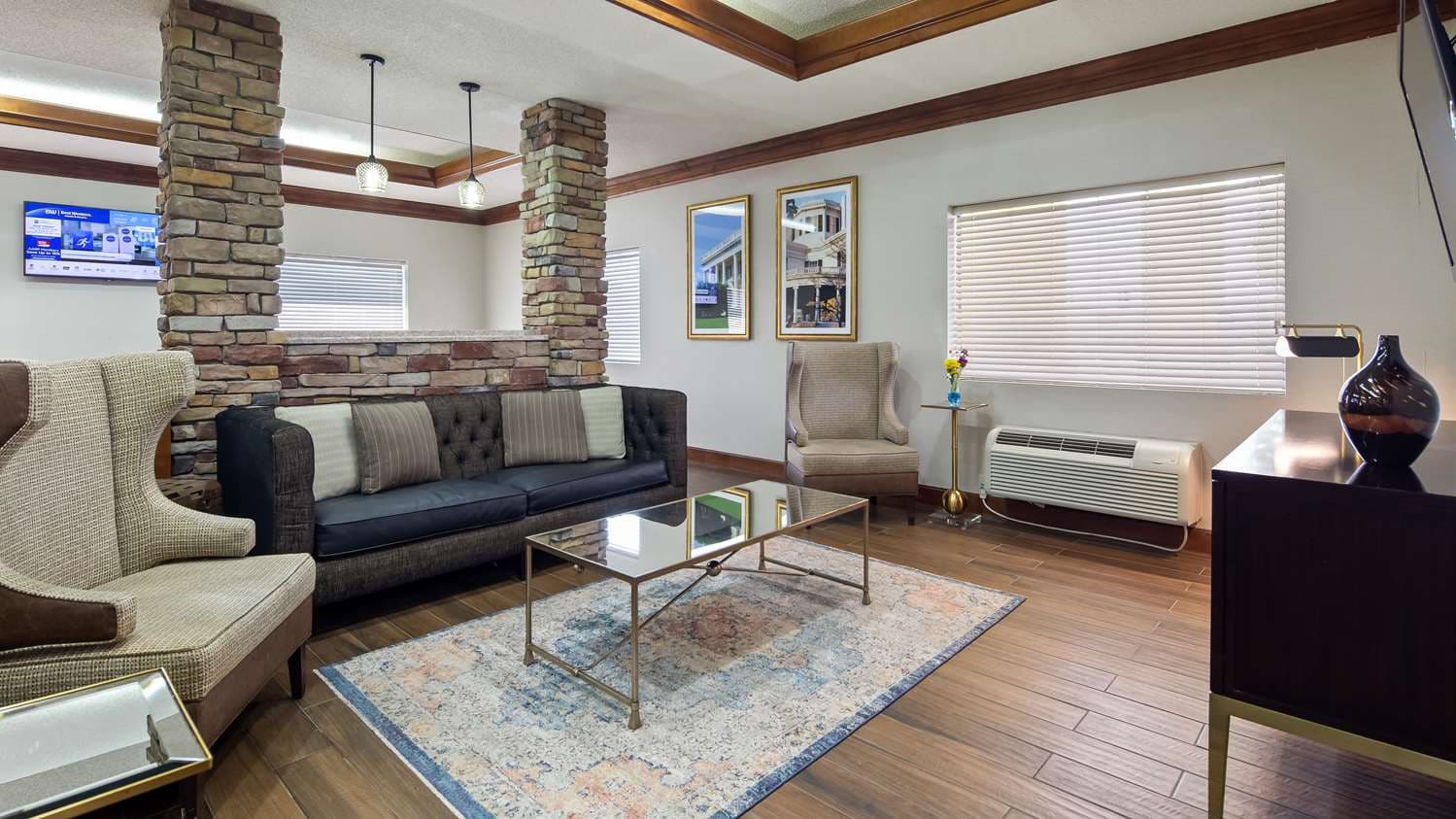 Best Western Inn & Suites 4