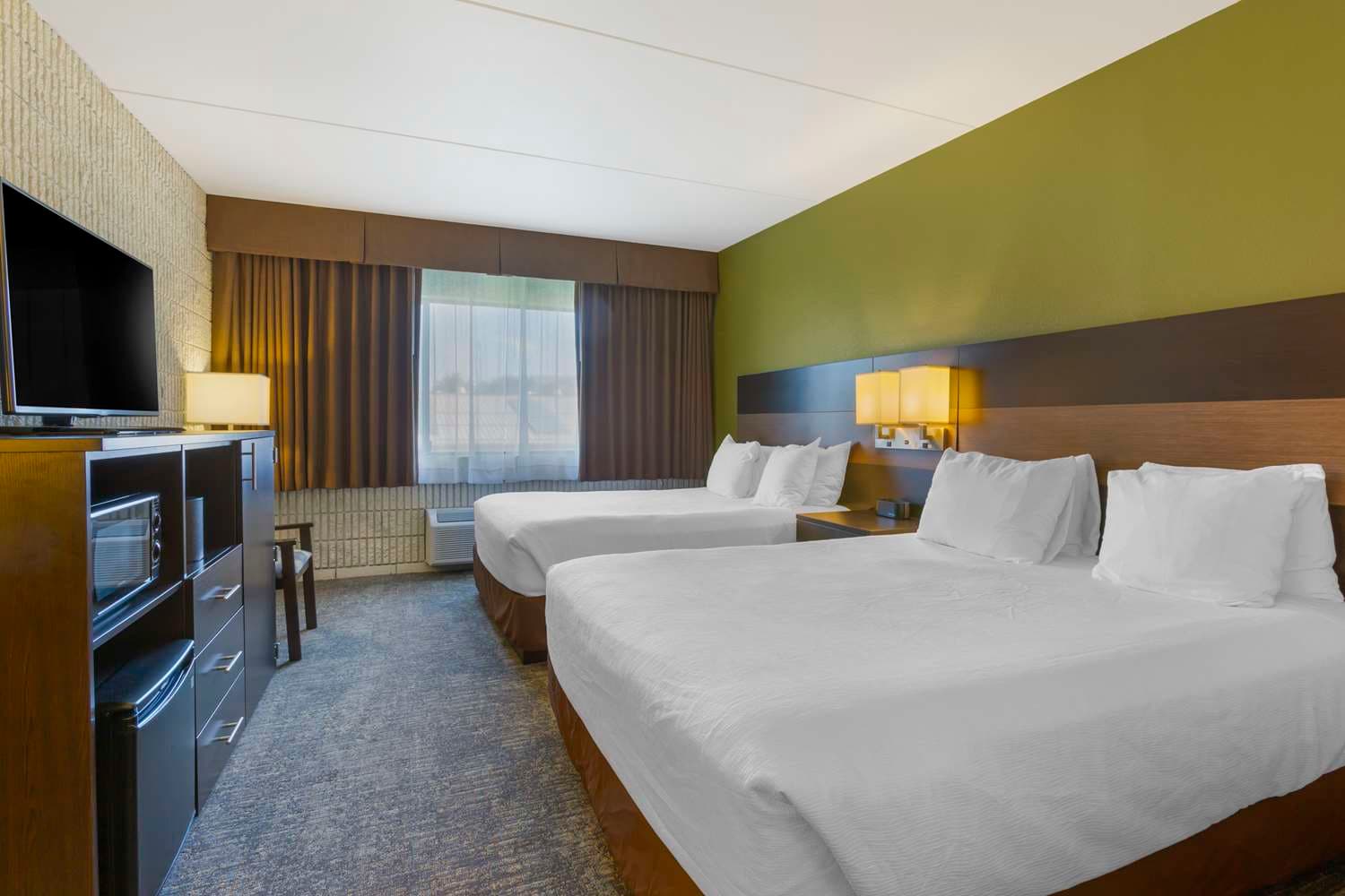 Best Western Plus University Inn 4