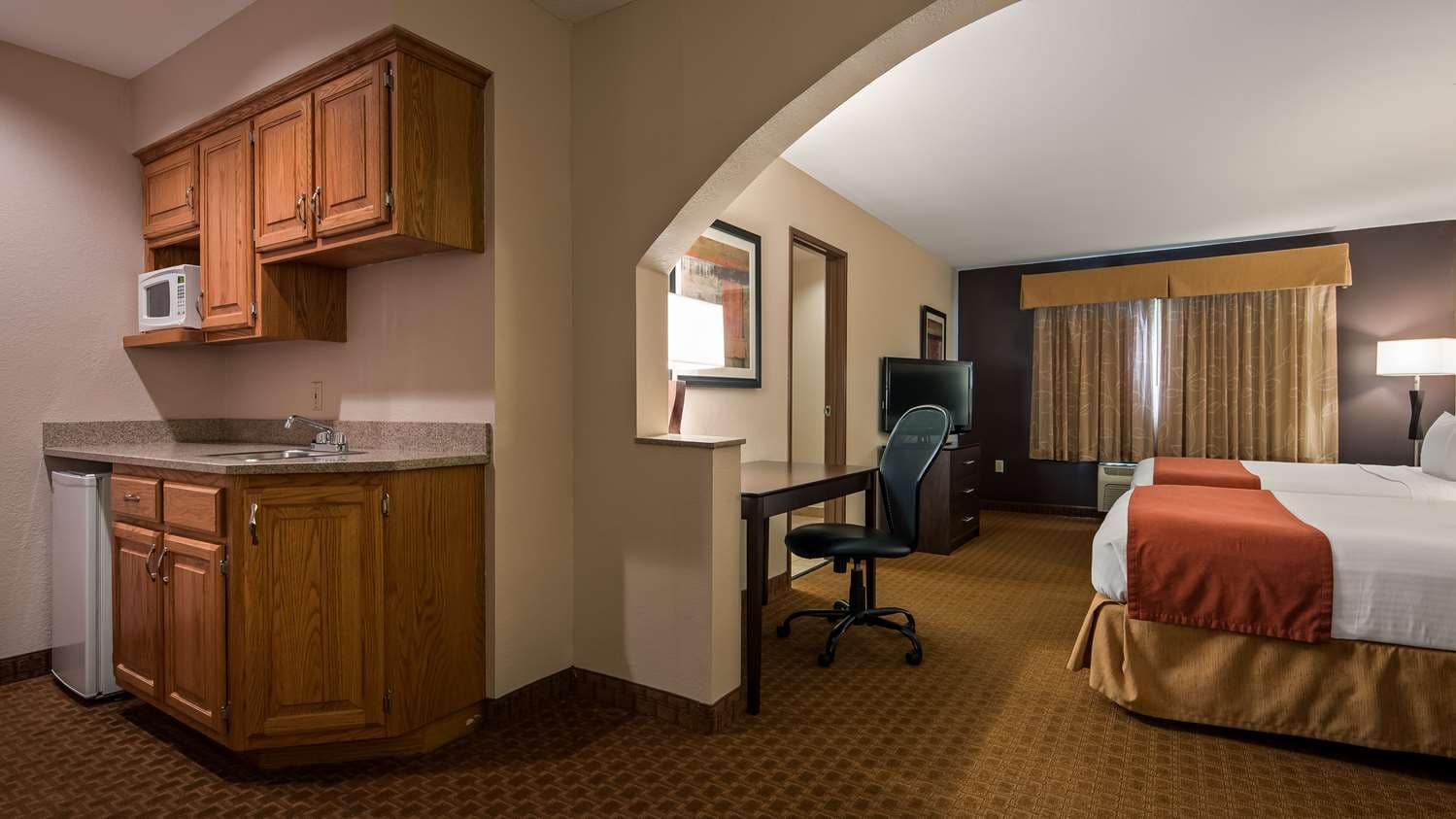 Best Western Flora Inn 4