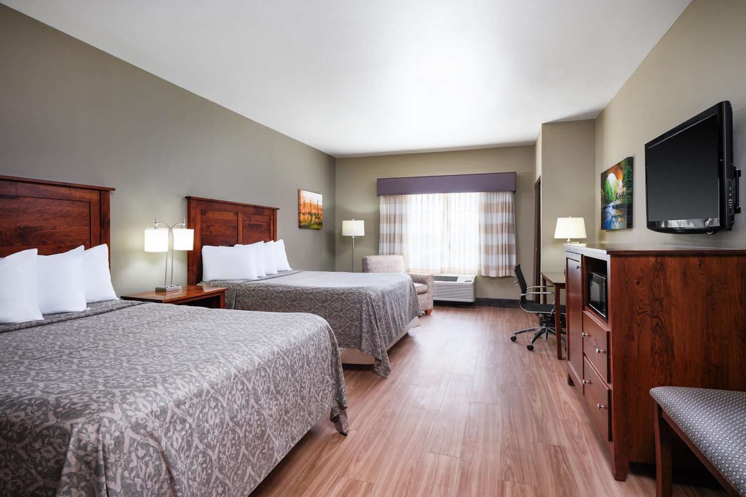 Green Mill Village Hotel & Suites, BW Signature Collection