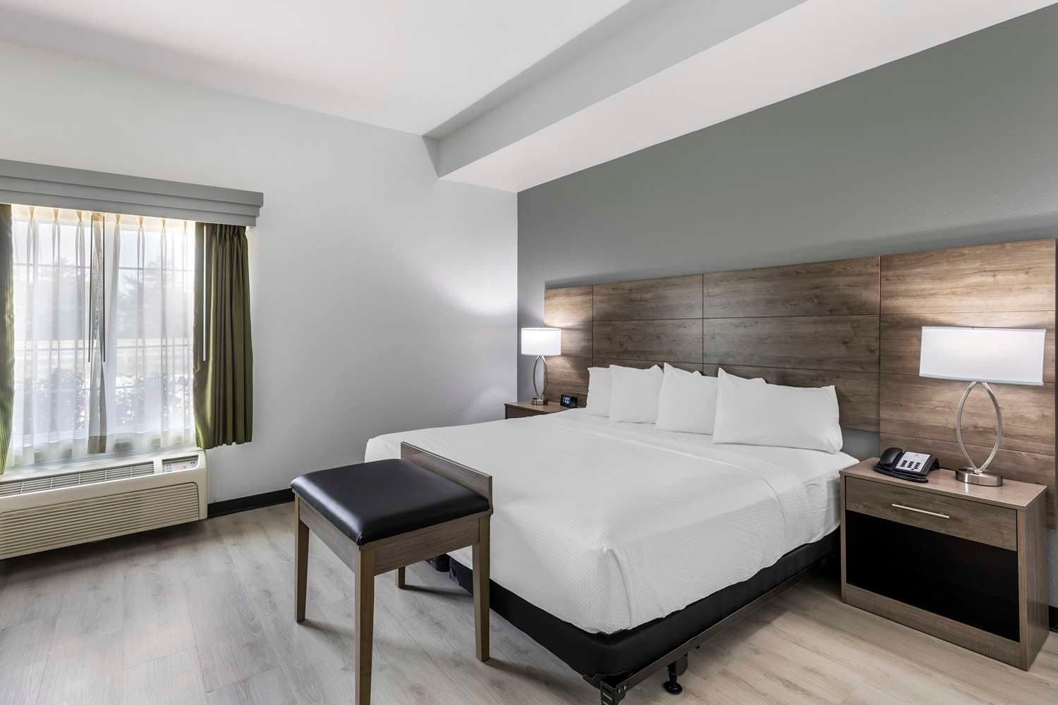 Best Western Plus MidAmerica Hotel 2