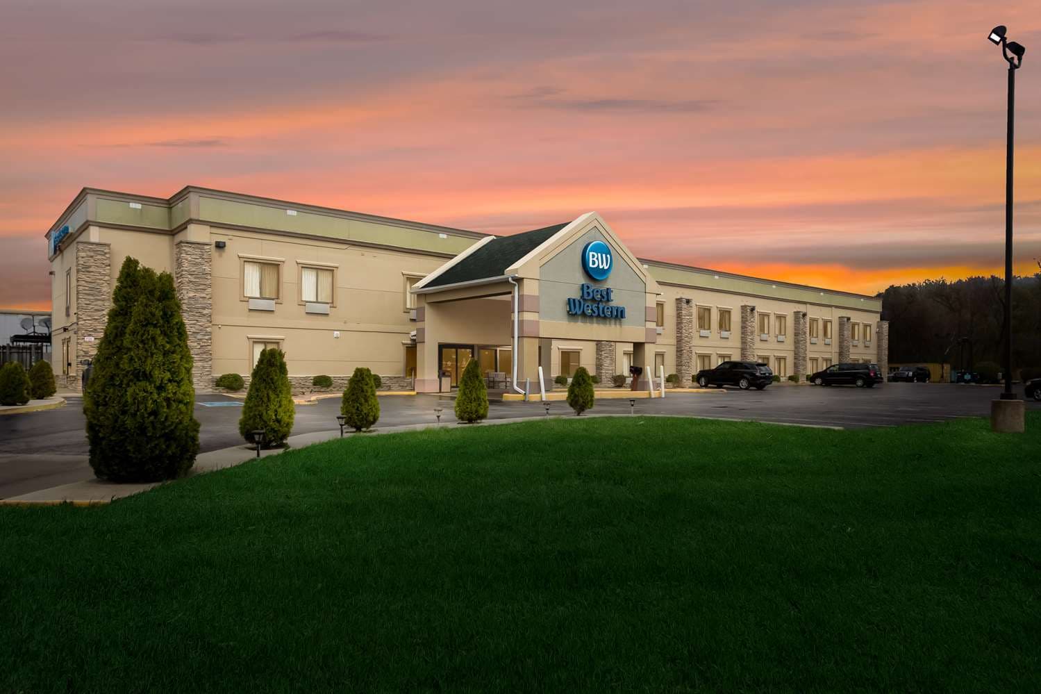 Best Western Crossroads Inn 2