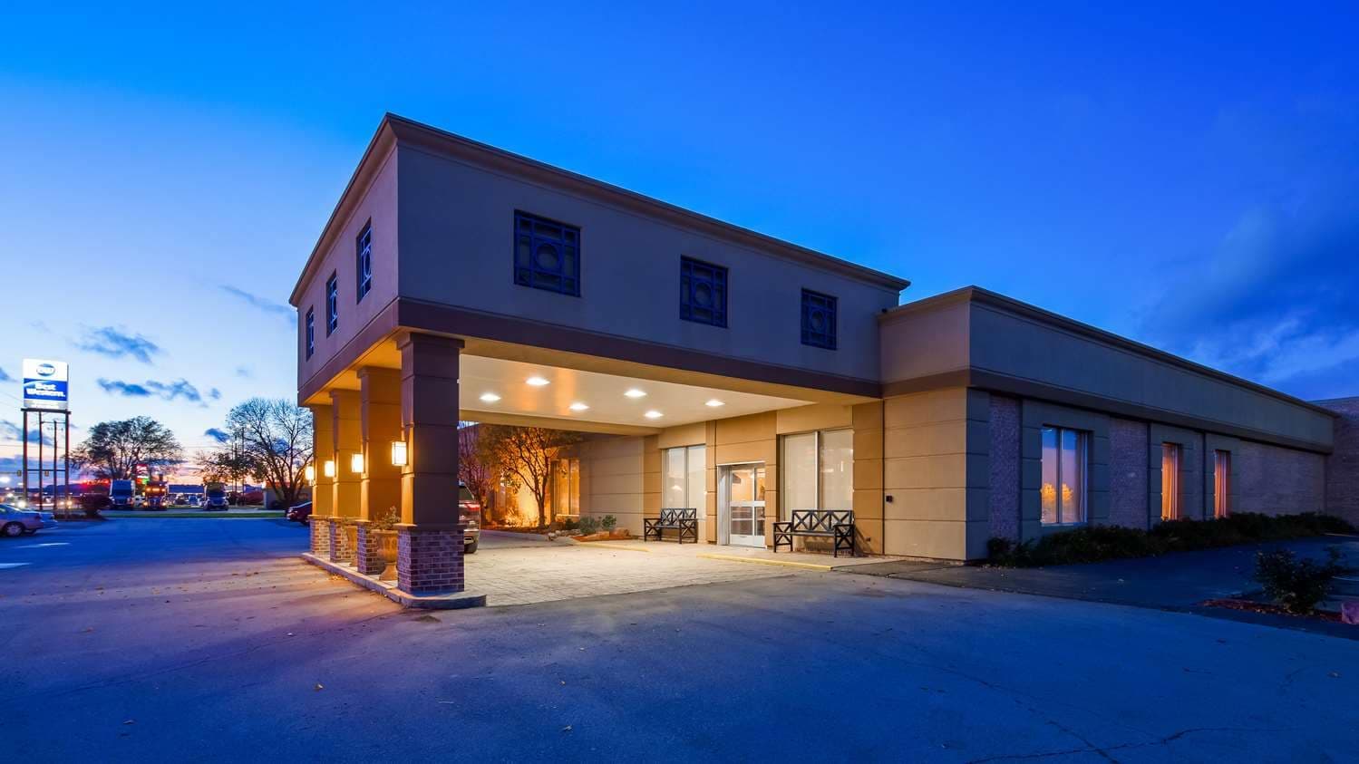 Best Western Crossroads Of The Bluffs 4