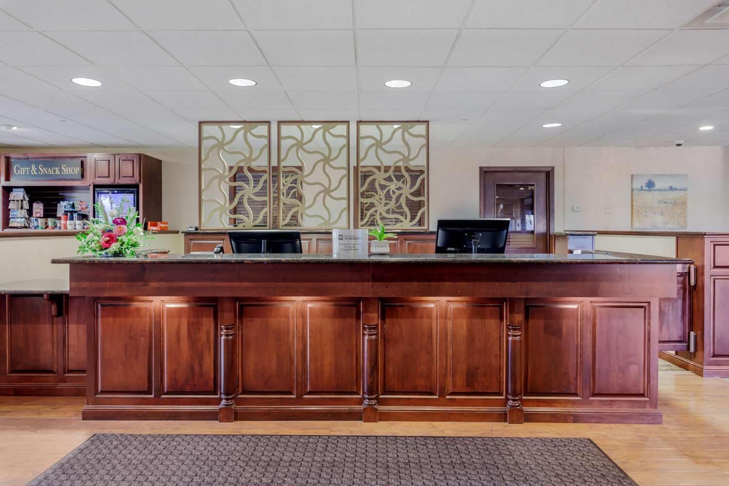 Best Western Plus Dubuque Hotel & Conference Center 2