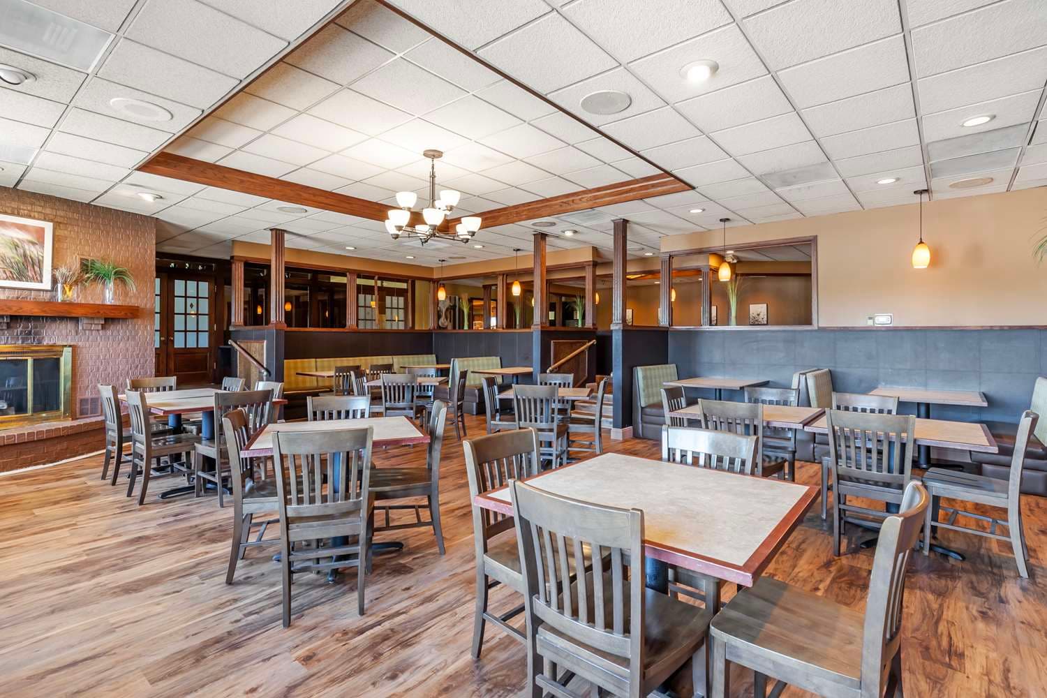 Best Western Plus Steeplegate Inn 5