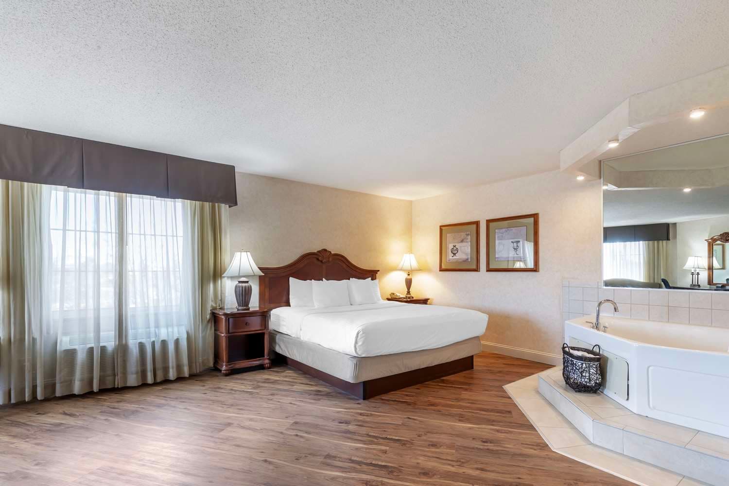 Best Western Plus Steeplegate Inn 4