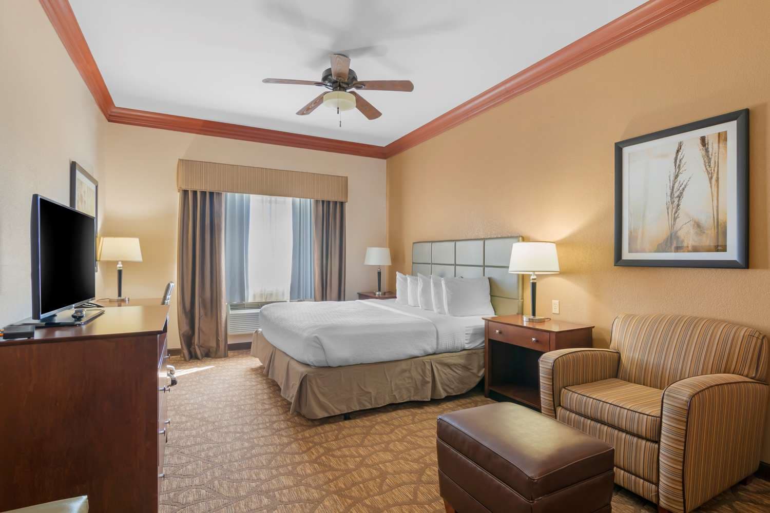 Best Western Plus Butterfield Inn 3