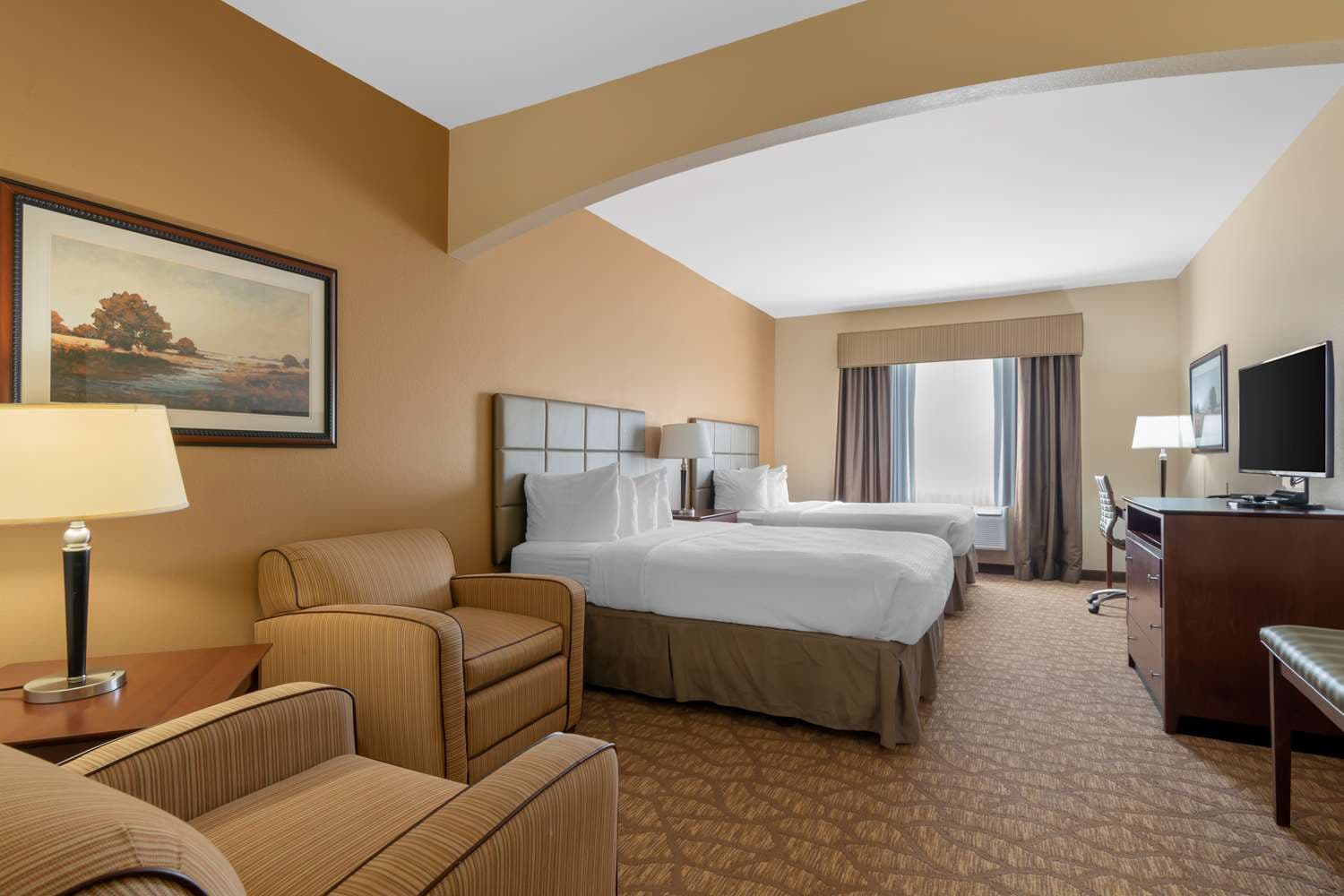 Best Western Plus Butterfield Inn 4