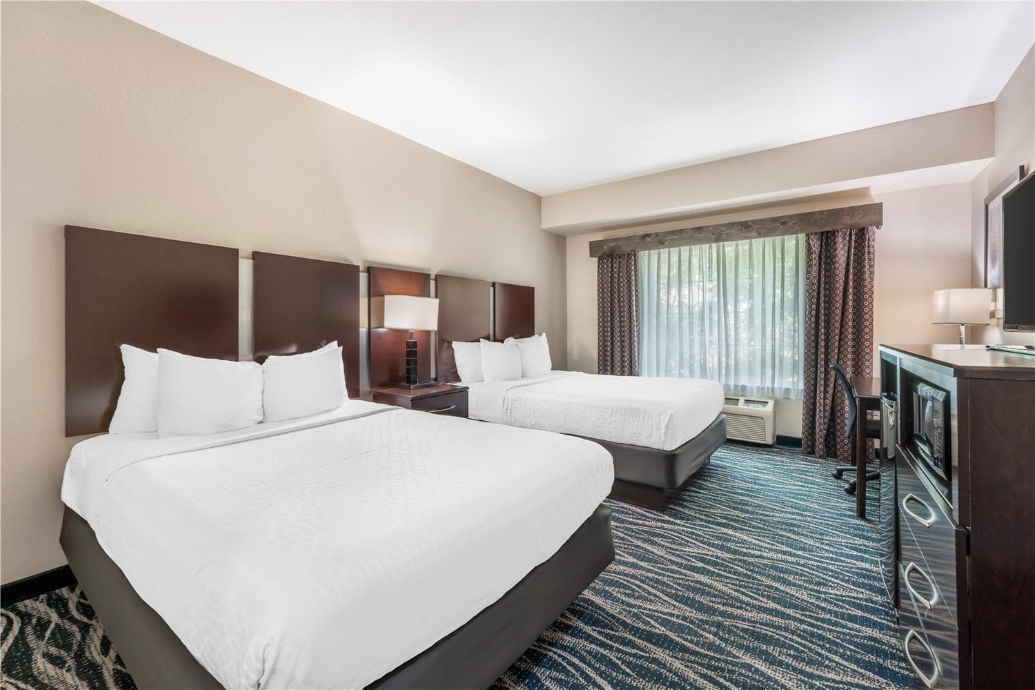 Best Western Plus Eastgate Inn & Suites 4