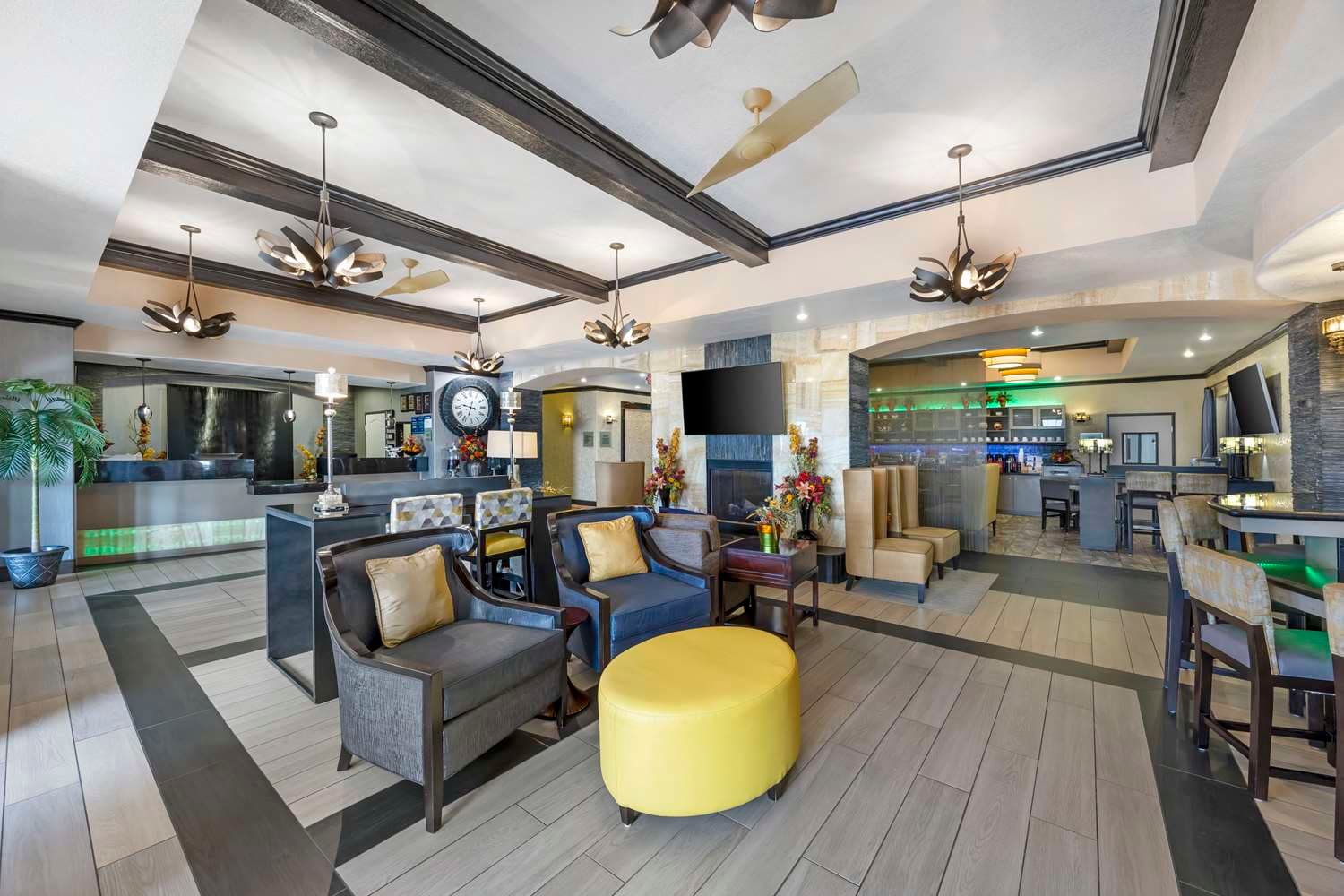 Best Western Plus Emerald Inn & Suites 2