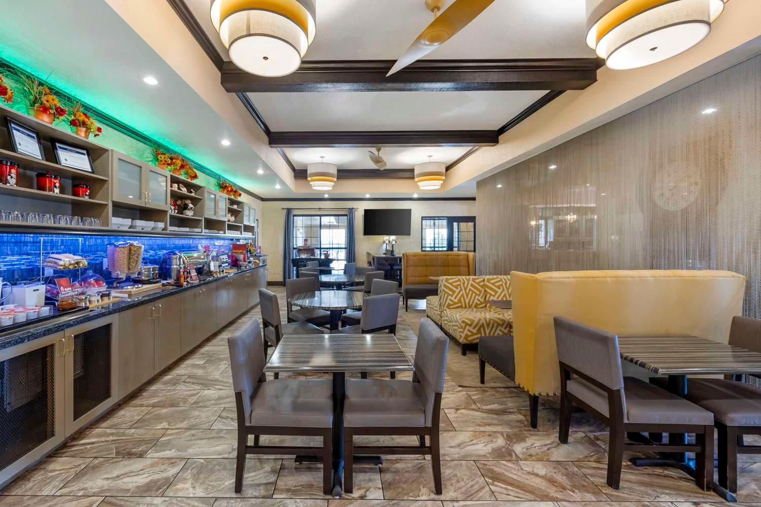 Best Western Plus Emerald Inn & Suites 5
