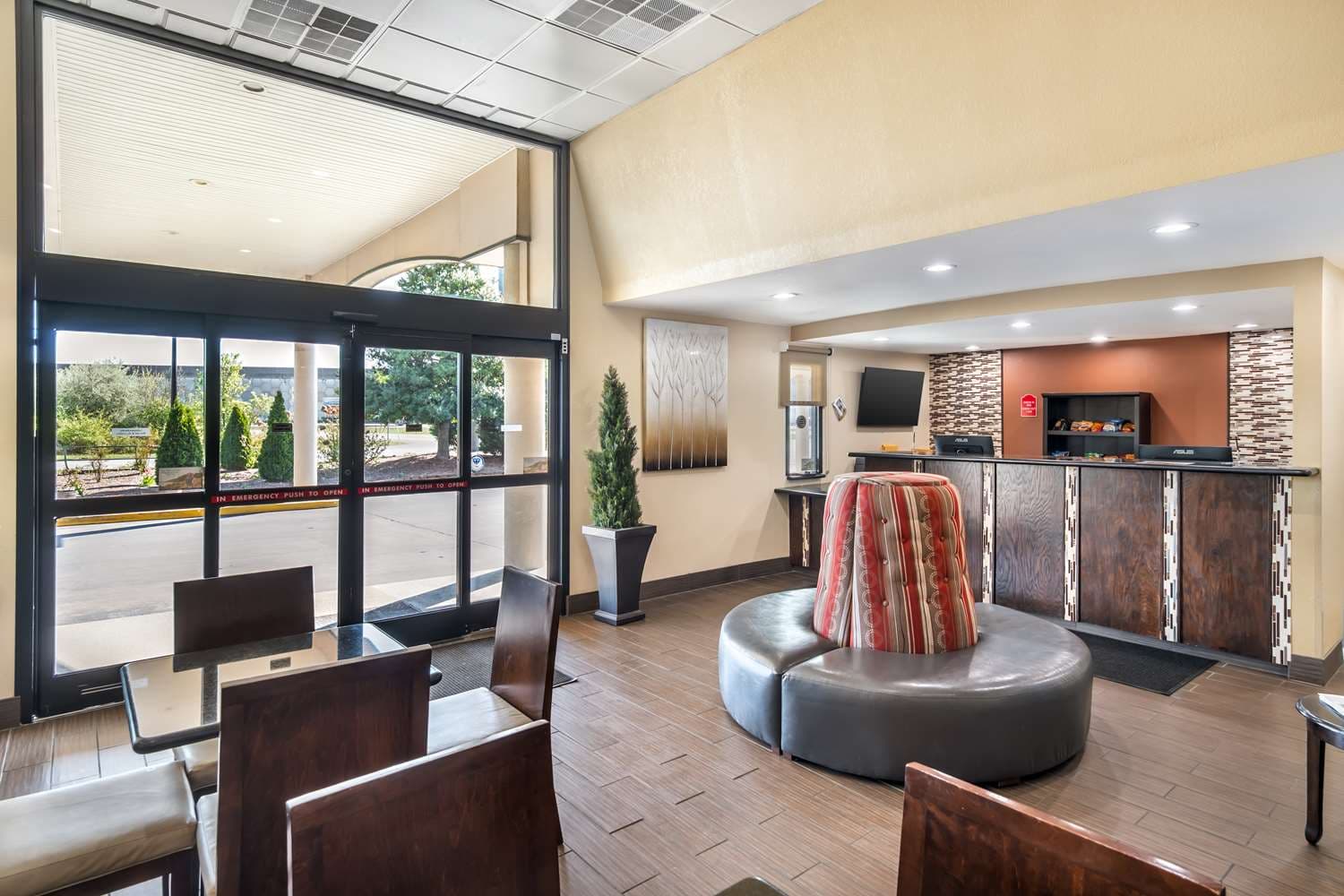 Best Western Green Tree Inn 4