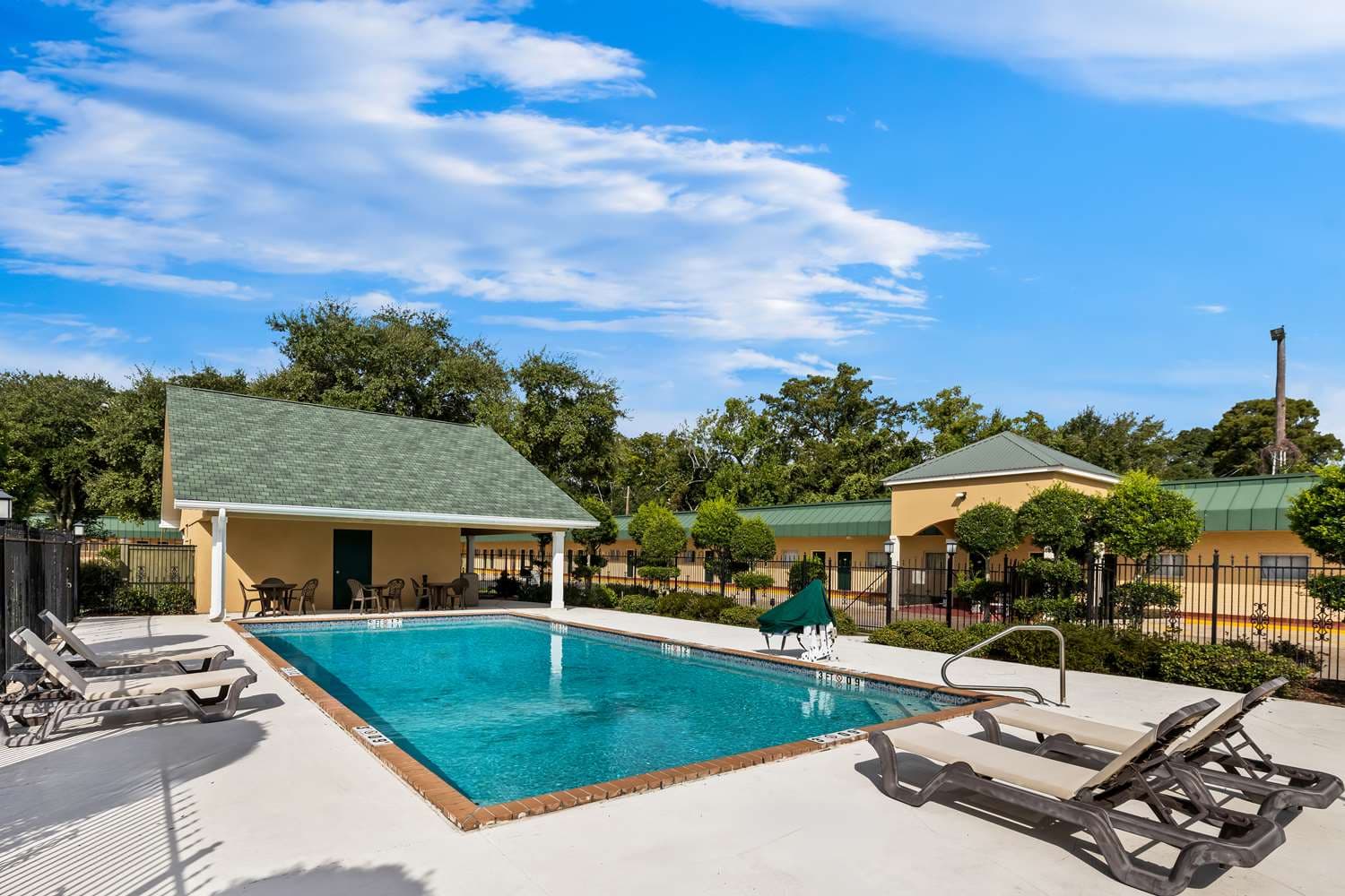 Best Western Forest Inn 4