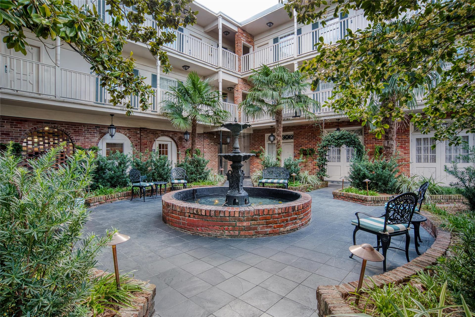 Best Western Plus French Quarter Courtyard Hotel 2